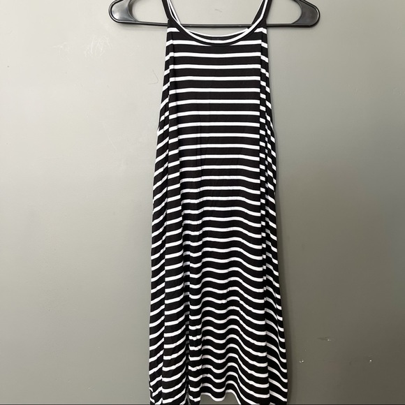 Old Navy Dresses & Skirts - Old Navy Casual Black and White Striped Dress sz M
